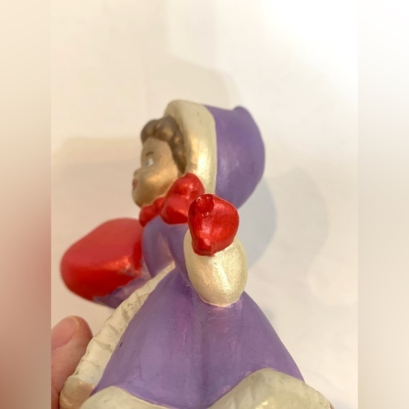 Vintage Hobbyist Ceramic Girl with Muff Heart Valentine Figure - Picture 4 of 5